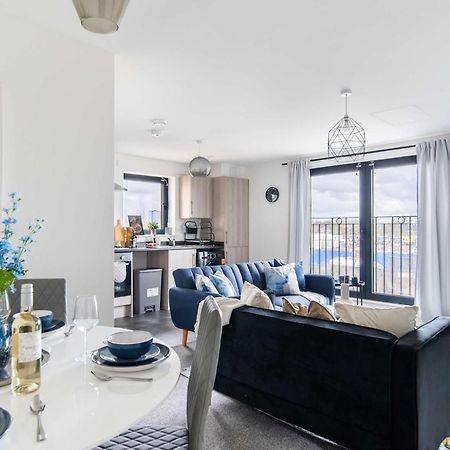 Modern Apartments With Free Parking Near Heathrow كولنبروك المظهر الخارجي الصورة