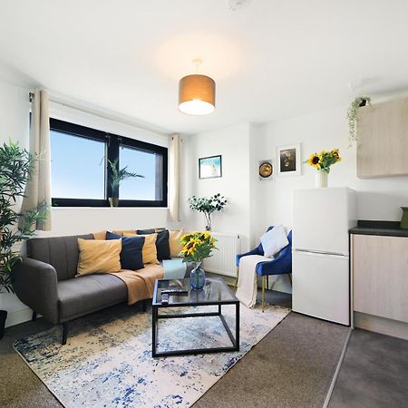 Modern Apartments With Free Parking Near Heathrow كولنبروك المظهر الخارجي الصورة