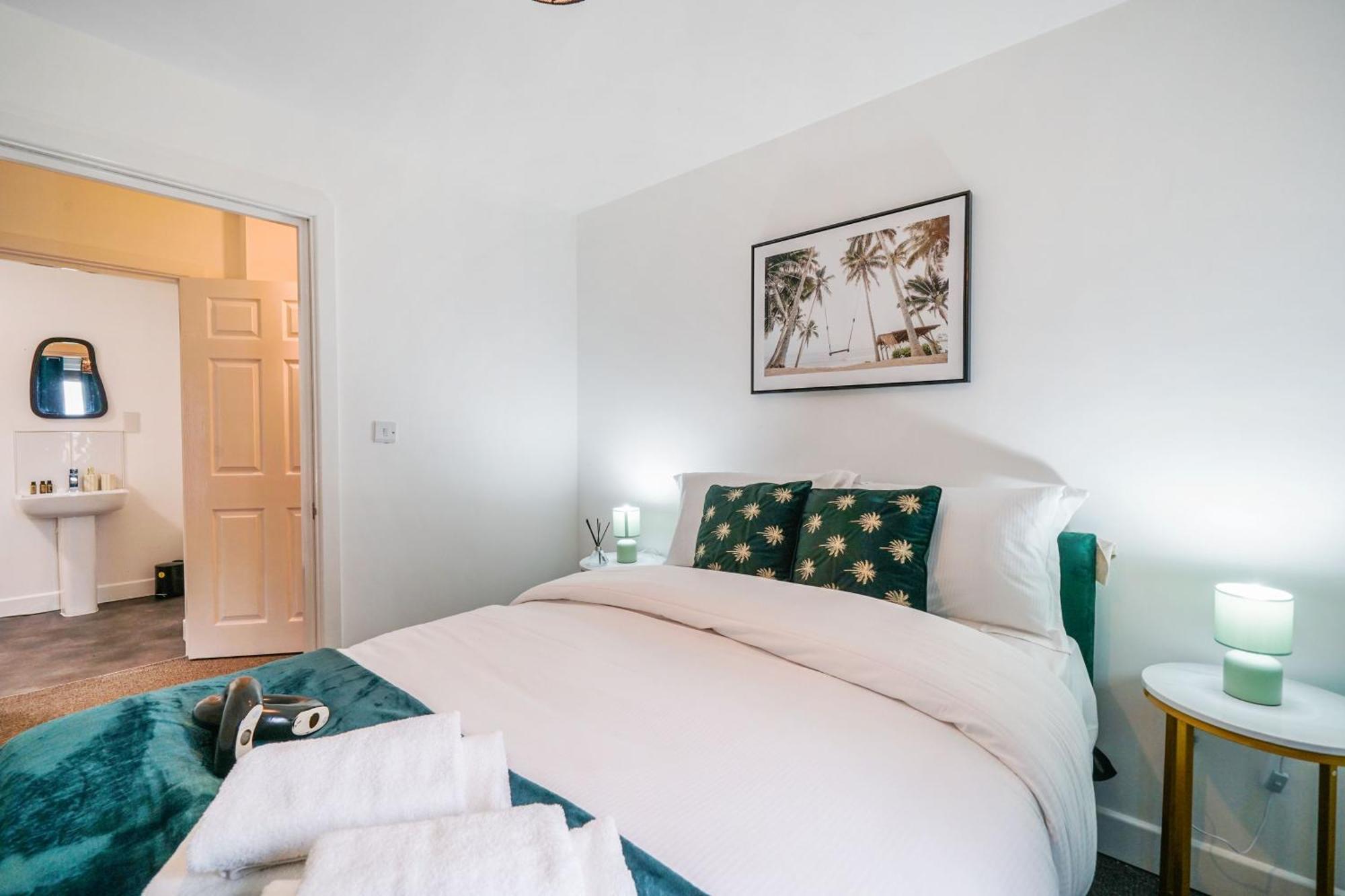 Modern Apartments With Free Parking Near Heathrow كولنبروك المظهر الخارجي الصورة
