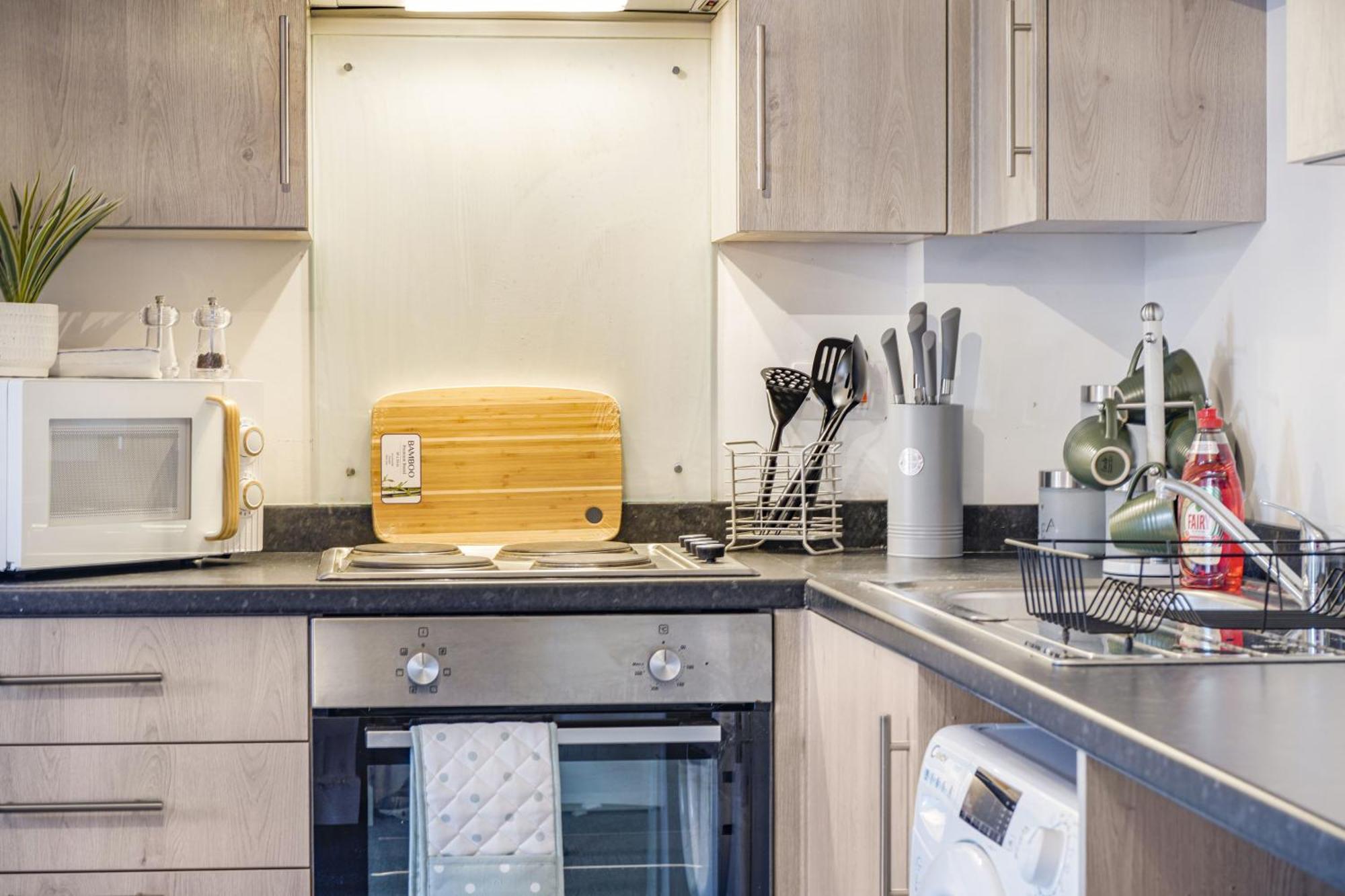 Modern Apartments With Free Parking Near Heathrow كولنبروك المظهر الخارجي الصورة