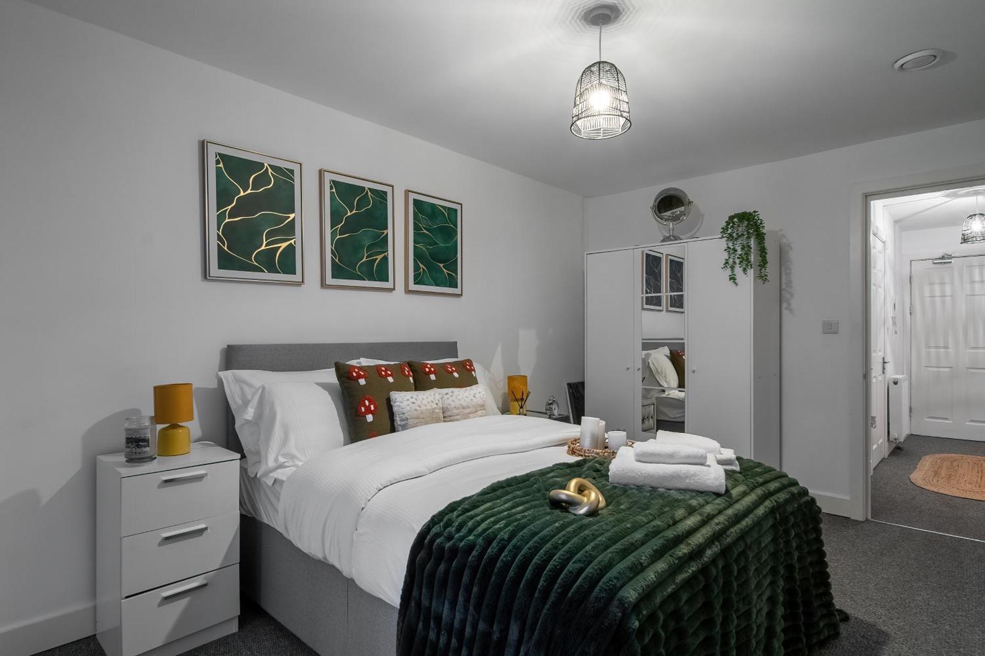Modern Apartments With Free Parking Near Heathrow كولنبروك المظهر الخارجي الصورة