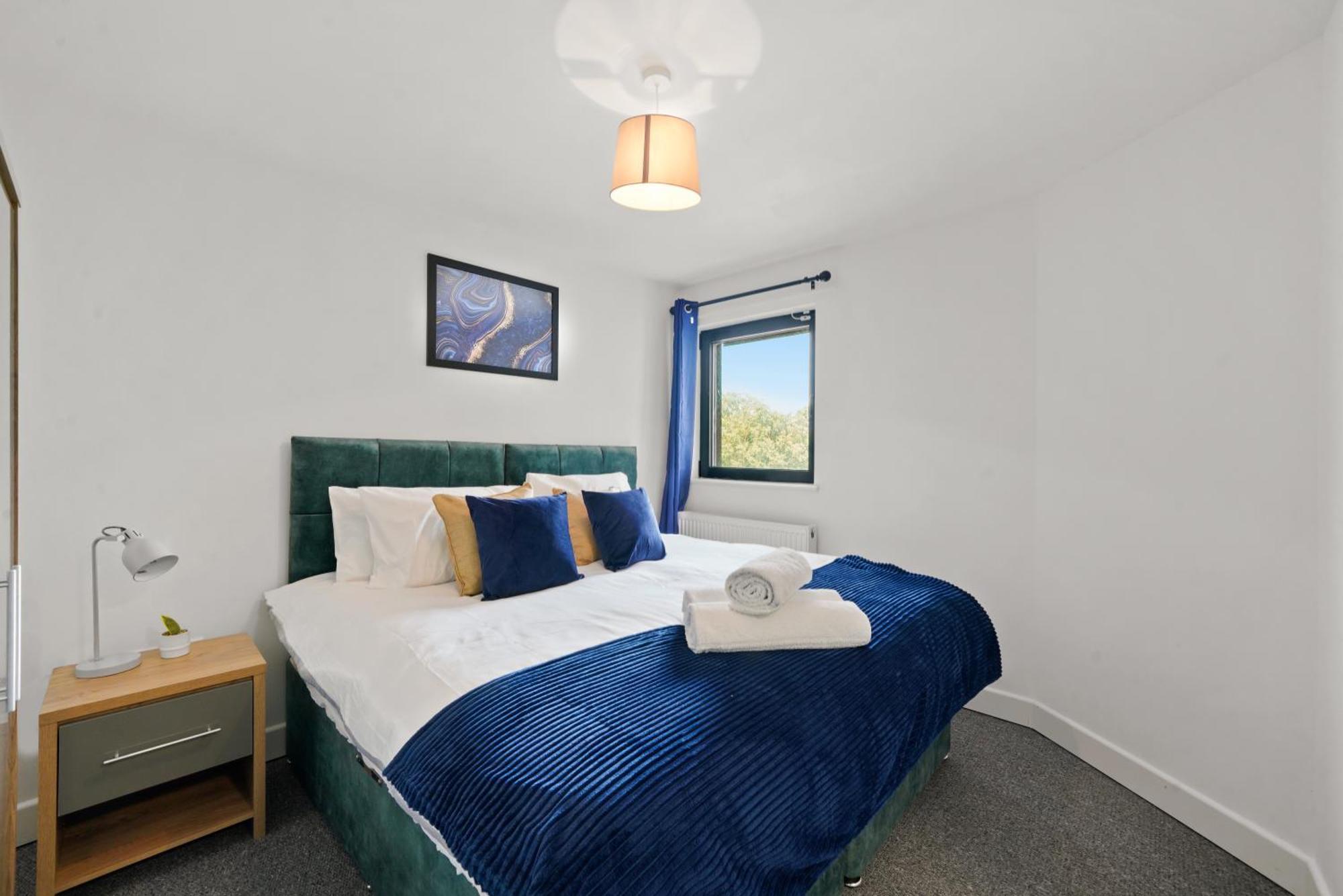 Modern Apartments With Free Parking Near Heathrow كولنبروك المظهر الخارجي الصورة