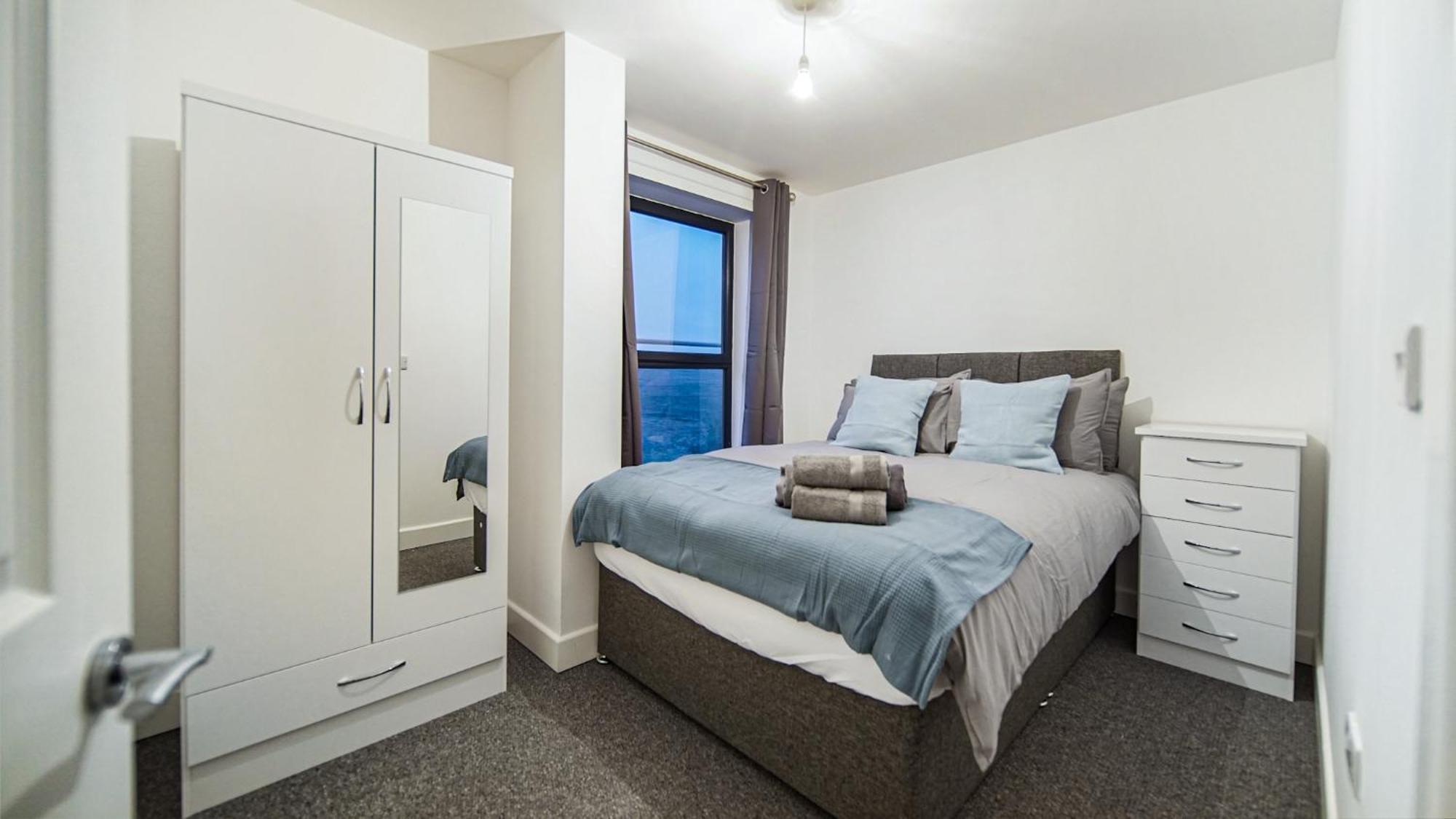 Modern Apartments With Free Parking Near Heathrow كولنبروك المظهر الخارجي الصورة