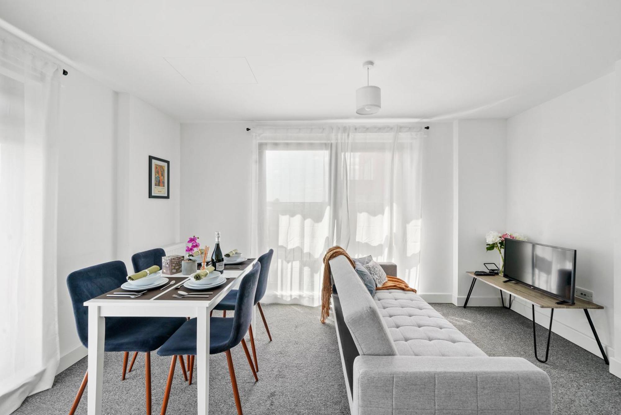 Modern Apartments With Free Parking Near Heathrow كولنبروك المظهر الخارجي الصورة