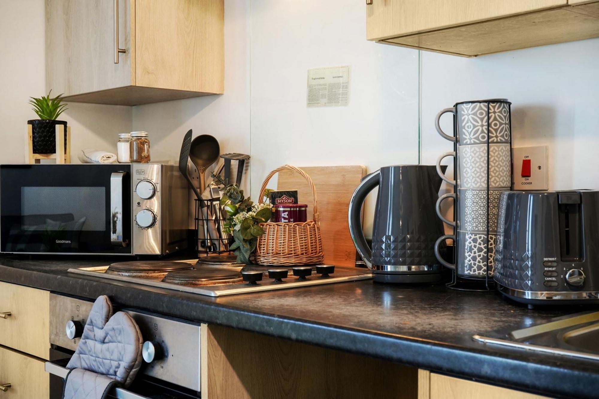 Modern Apartments With Free Parking Near Heathrow كولنبروك المظهر الخارجي الصورة