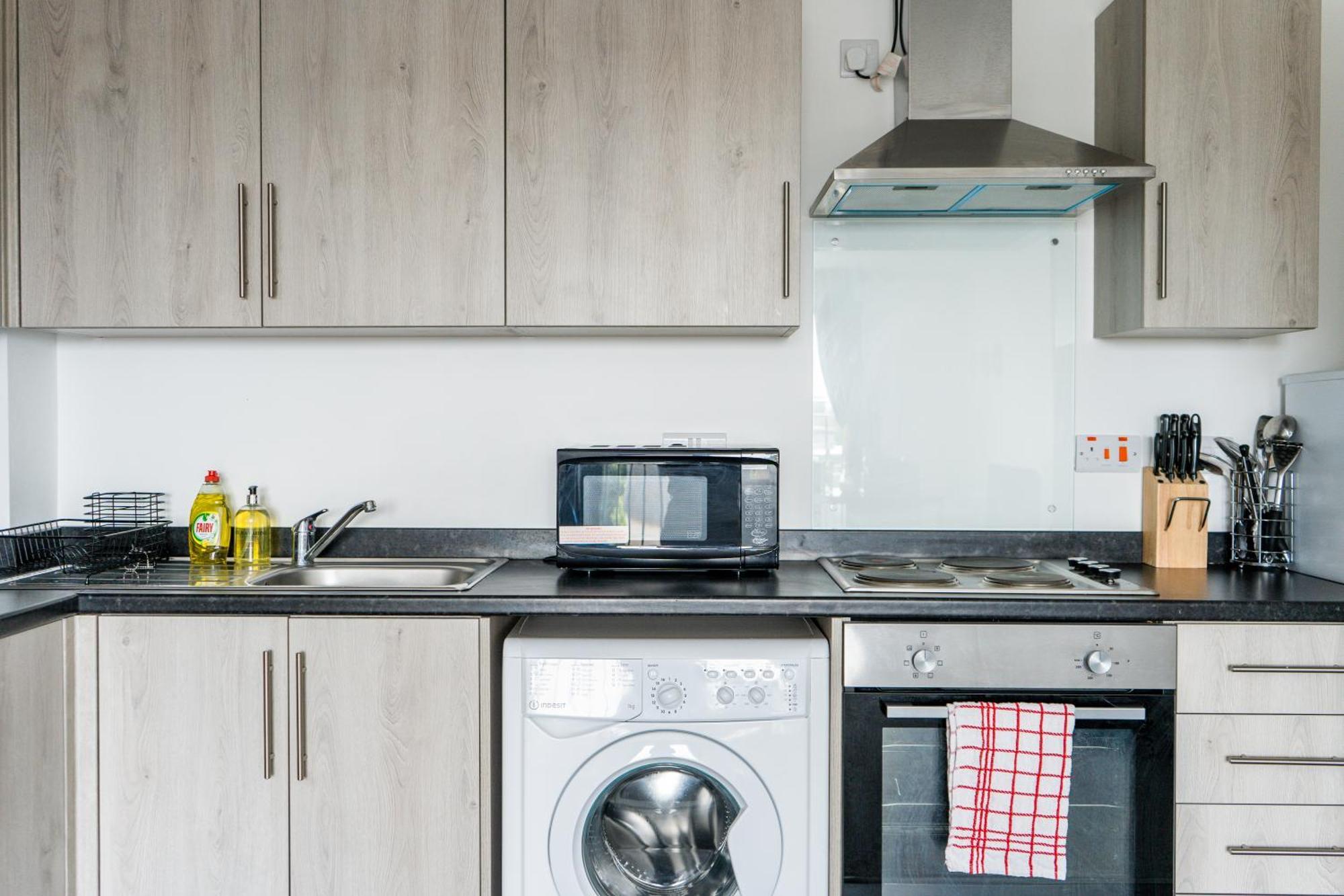 Modern Apartments With Free Parking Near Heathrow كولنبروك المظهر الخارجي الصورة