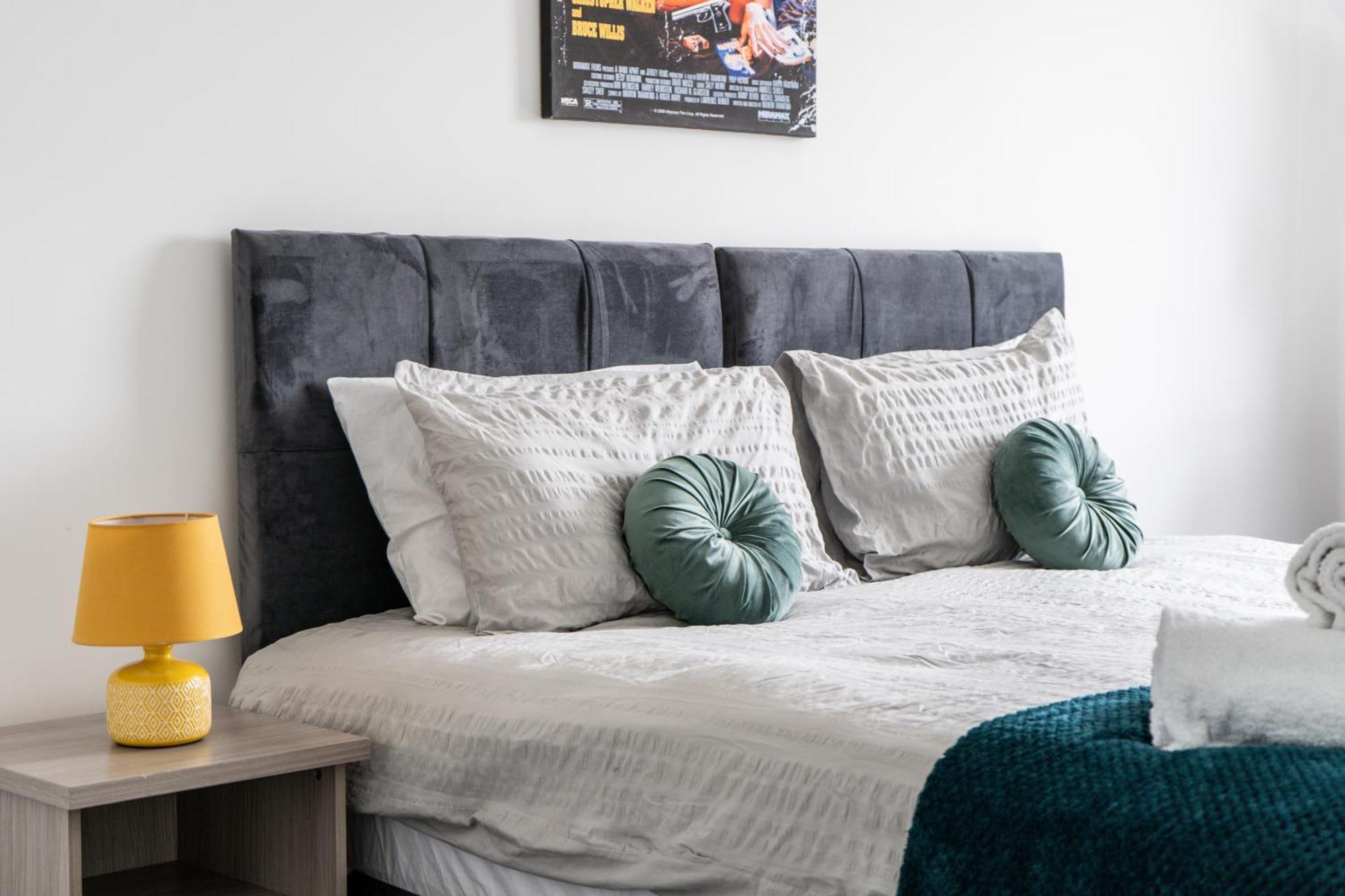 Modern Apartments With Free Parking Near Heathrow كولنبروك المظهر الخارجي الصورة