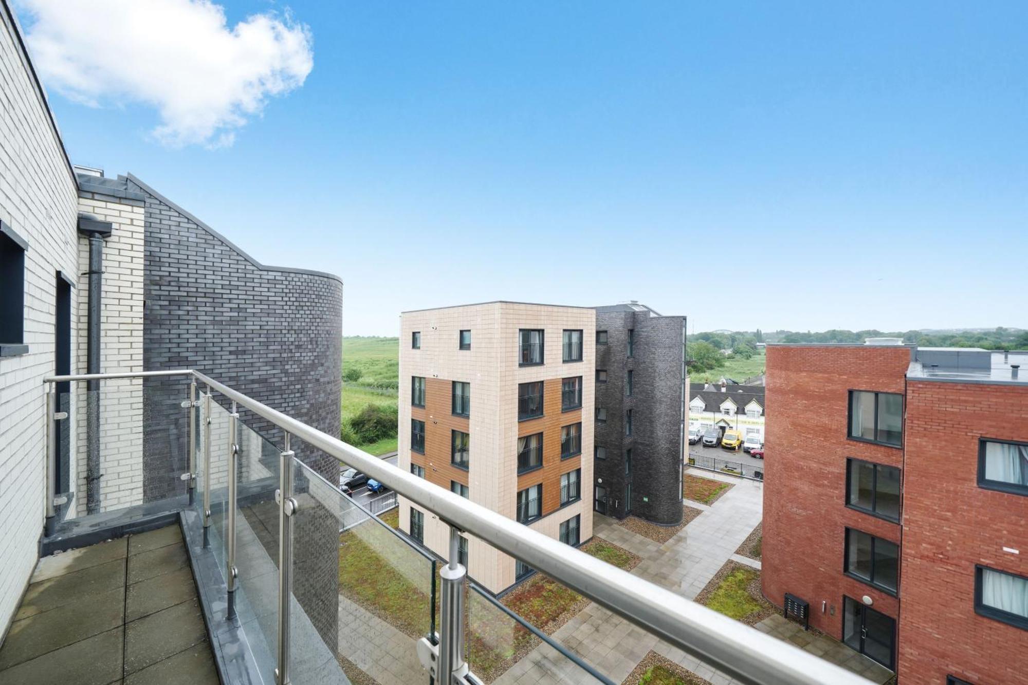 Modern Apartments With Free Parking Near Heathrow كولنبروك المظهر الخارجي الصورة