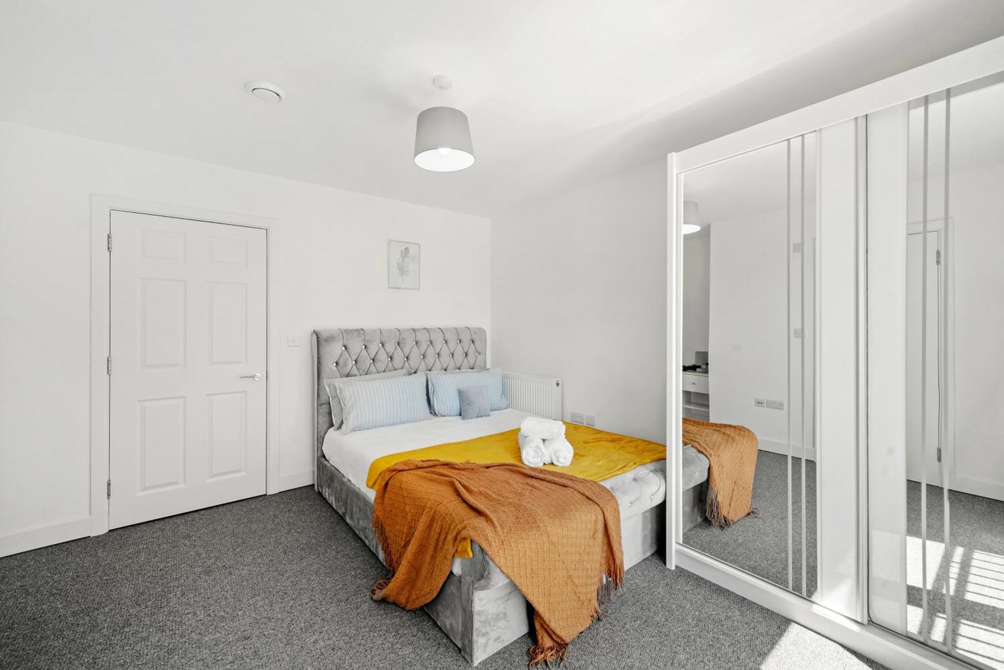 Modern Apartments With Free Parking Near Heathrow كولنبروك المظهر الخارجي الصورة