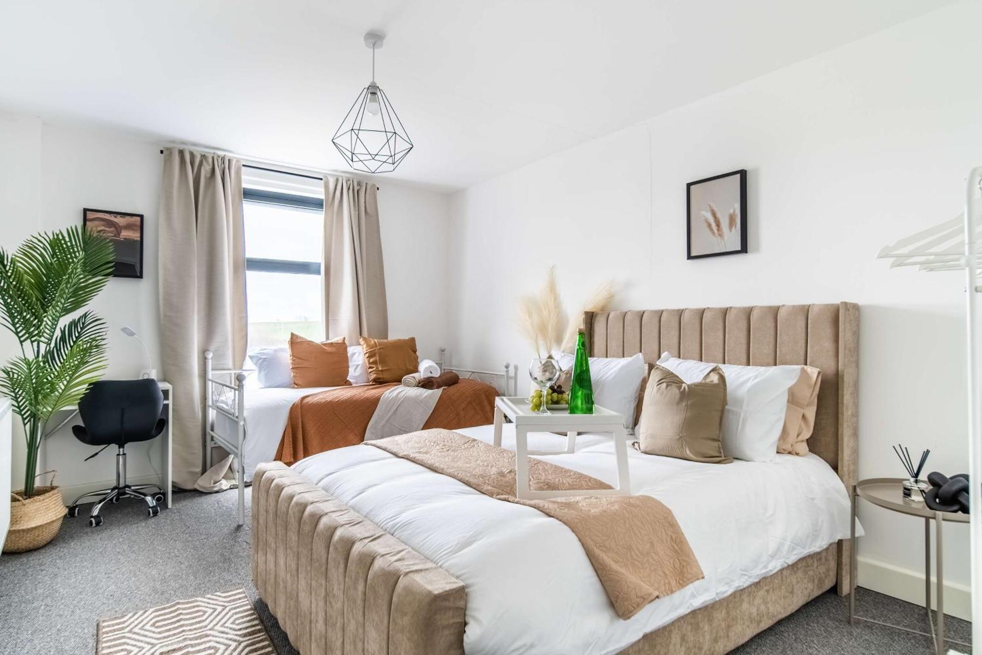 Modern Apartments With Free Parking Near Heathrow كولنبروك المظهر الخارجي الصورة