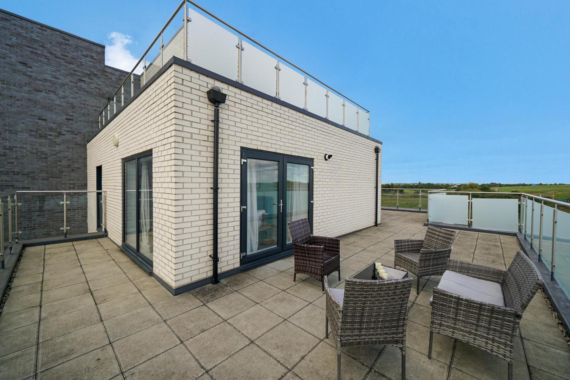 Modern Apartments With Free Parking Near Heathrow كولنبروك المظهر الخارجي الصورة