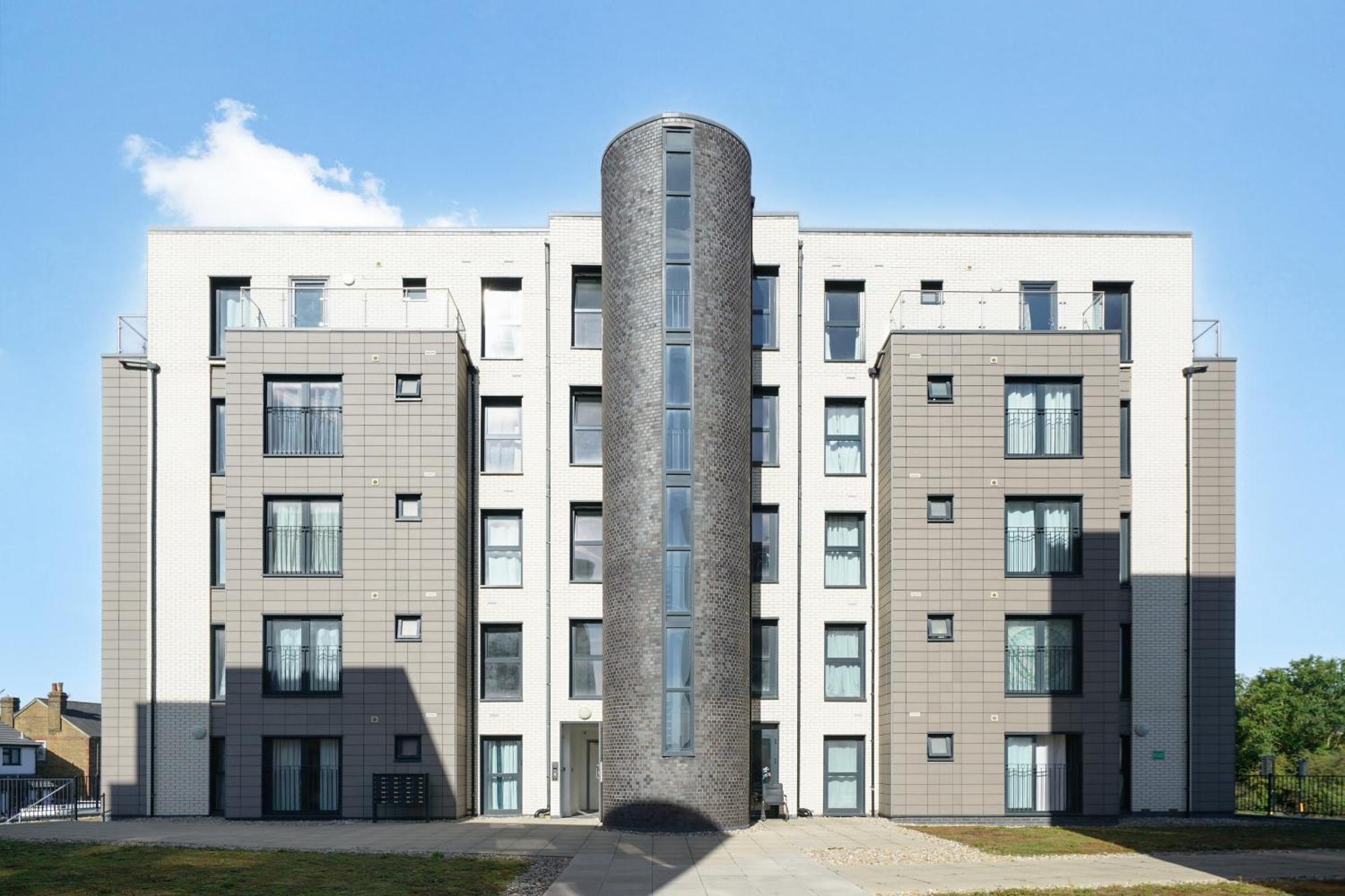 Modern Apartments With Free Parking Near Heathrow كولنبروك المظهر الخارجي الصورة