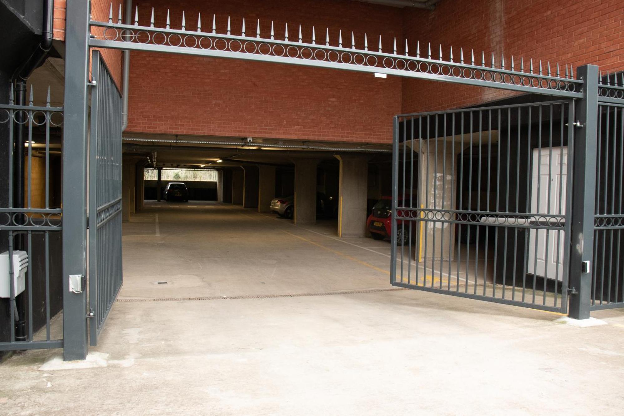Modern Apartments With Free Parking Near Heathrow كولنبروك المظهر الخارجي الصورة
